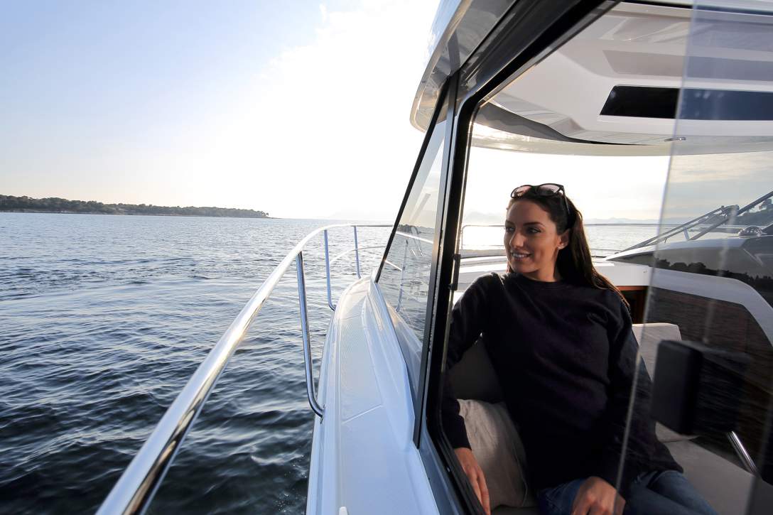 Jeanneau Merry Fisher 895 HB Exterior - 10.JPG