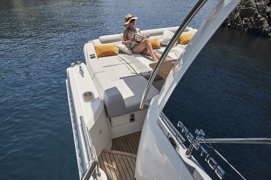 Prestige 590 S Exterior - 20.JPG