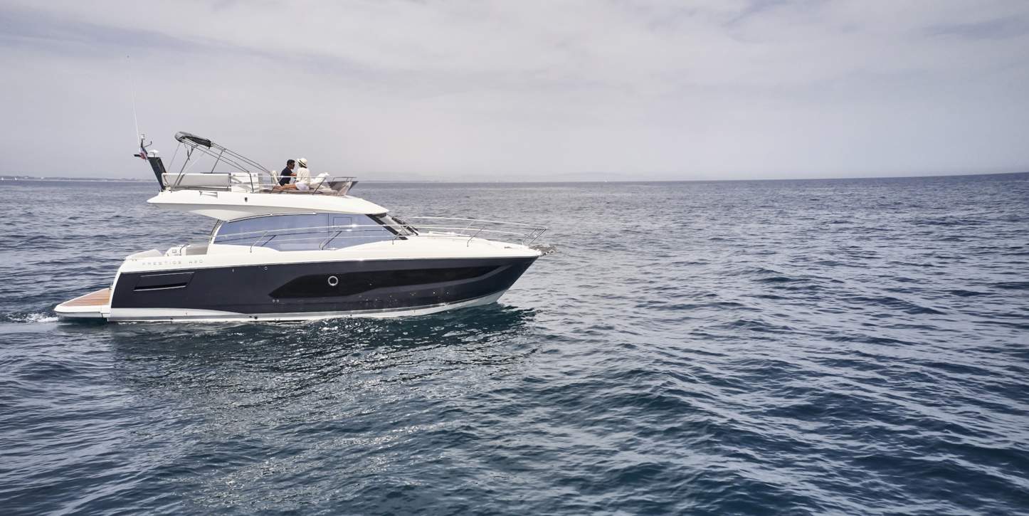 Prestige 420 Fly Exterior - 20.JPG