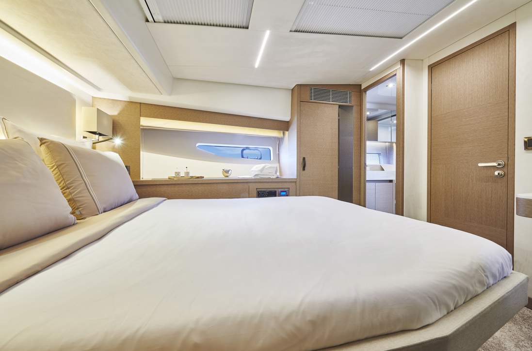 Prestige 590 Flybridge Interior - 28.JPG