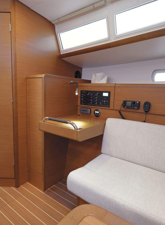 Jeanneau Sun Odyssey 389 Interior - 13.jpg