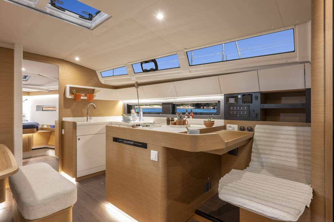 SUN ODYSSEY 455 INTERIOR