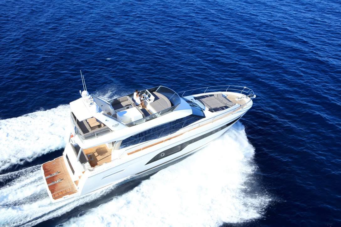 Prestige 630 Flybridge Exterior - 14.JPG