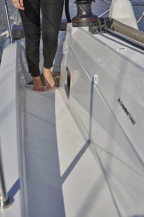 Jeanneau Sun Odyssey 410 Exterior - 71.JPG