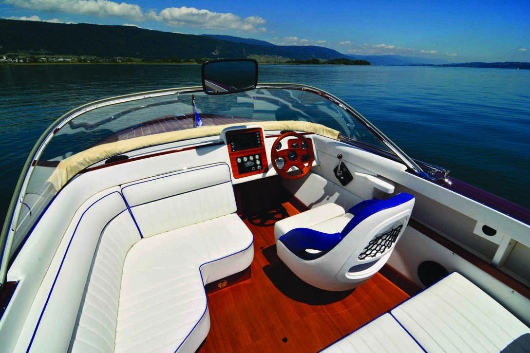 Boesch 625 Sunski Interior - 2.jpg