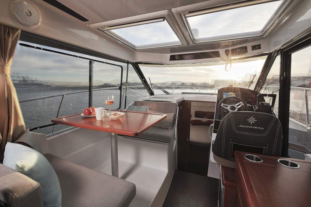 Jeanneau Merry Fisher 895 HB Interior - 4.JPG