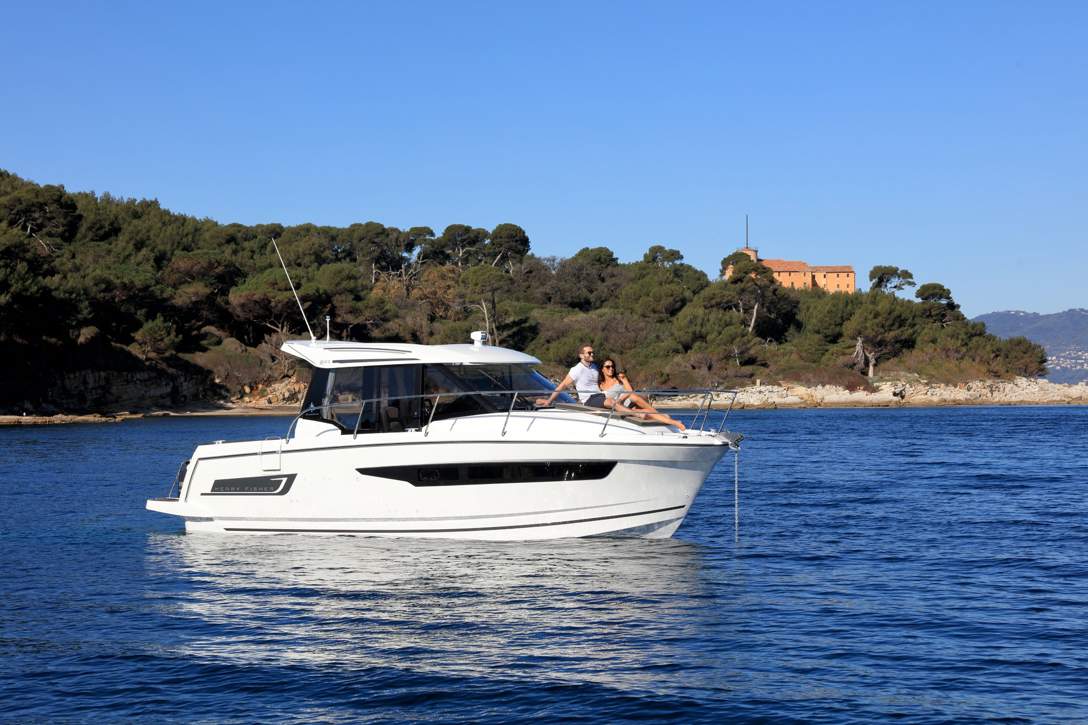 Jeanneau Merry Fisher 895 HB Exterior - 43.JPG