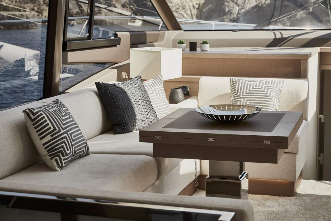 Prestige 590 S Interior - 20.JPG