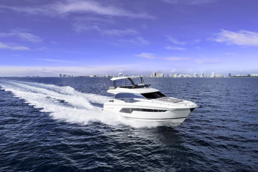 Prestige 520 Flybridge Exterior - 60.JPG
