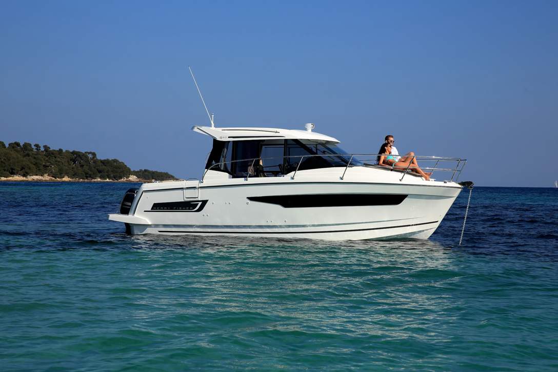Jeanneau Merry Fisher 895 HB Exterior - 12.JPG