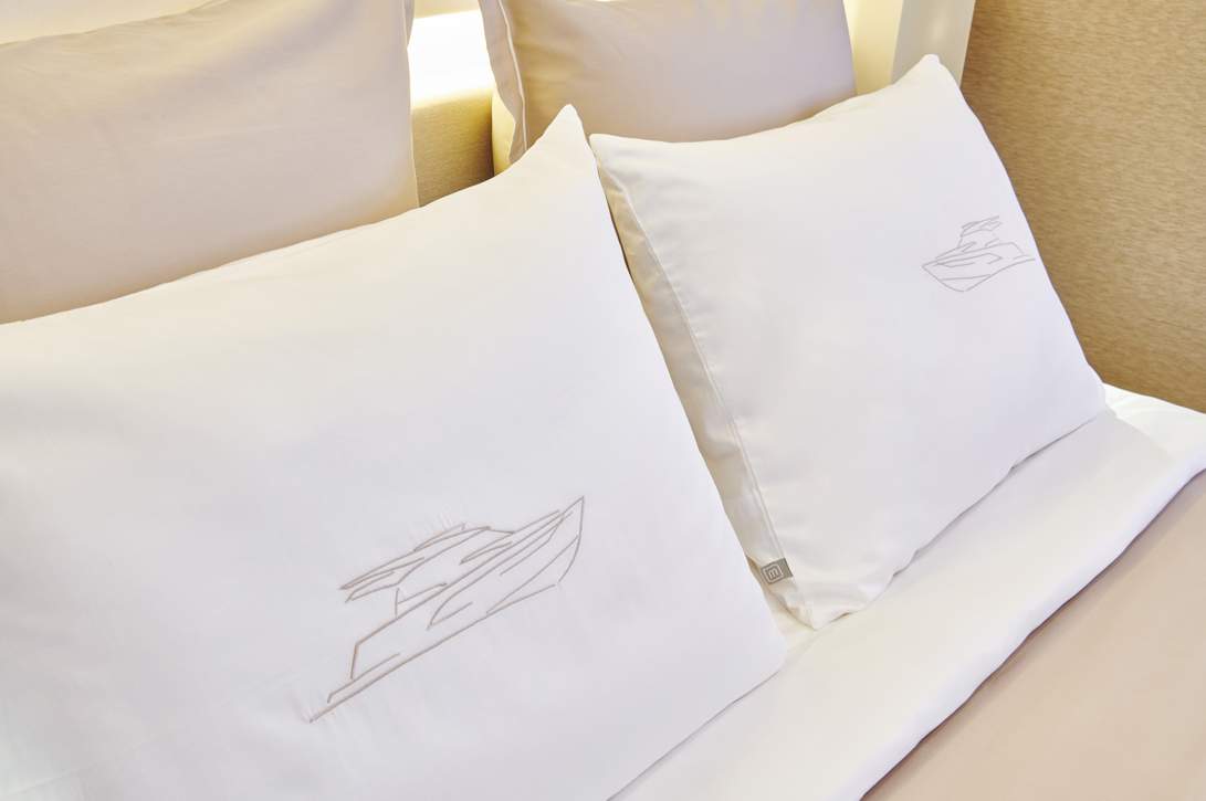 Prestige 590 Flybridge Interior - 8.JPG