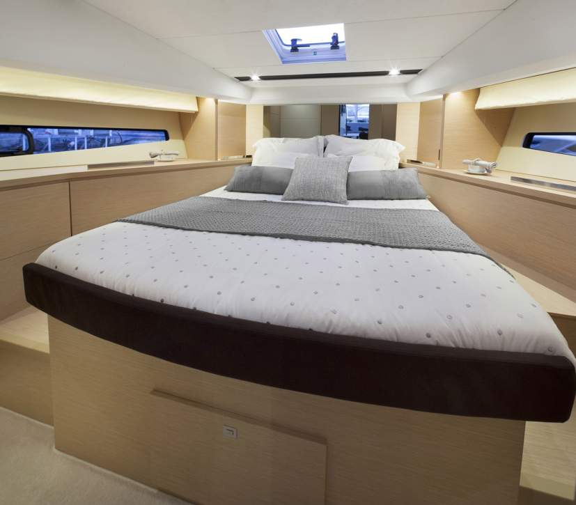 Prestige 420 Fly Interior - 35.JPG