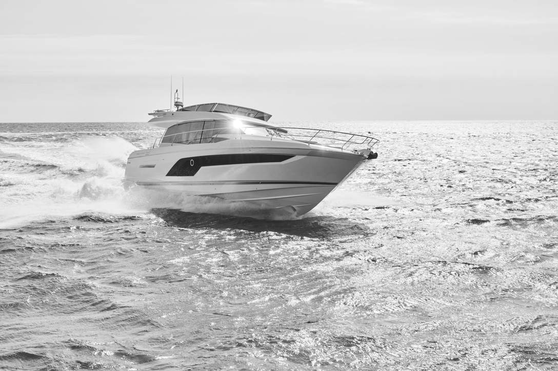 Prestige 590 Flybridge Exterior - 25.JPG