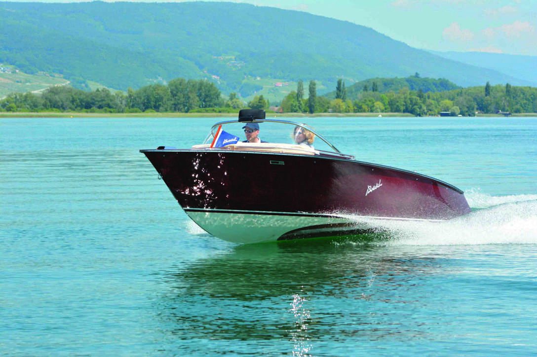 Boesch 625 Sunski Exterior - 4.jpg