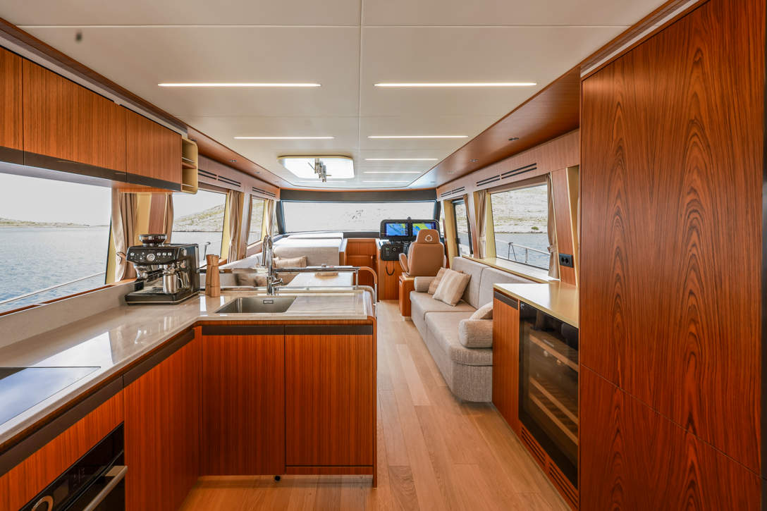 GL58 Fly Interior 1