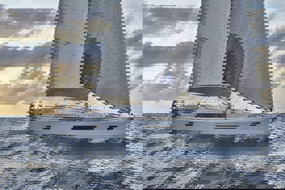 Jeanneau Sun Odyssey 490 Exterior - 38.JPG