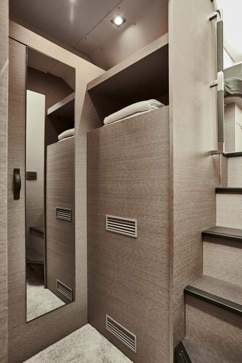 Prestige 420 Fly Interior - 14.JPG