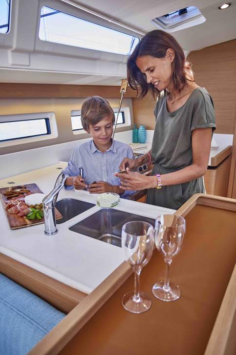 Jeanneau Sun Odyssey 490 Interior - 21.JPG