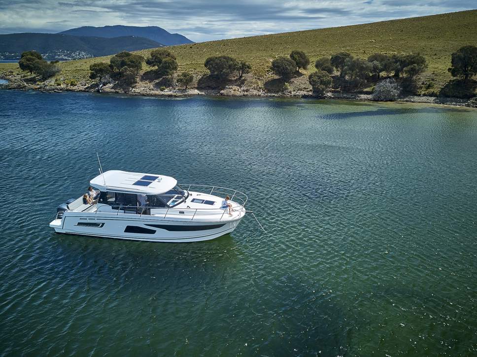 Jeanneau Merry Fisher 1095 HB Exterior - 4.JPG