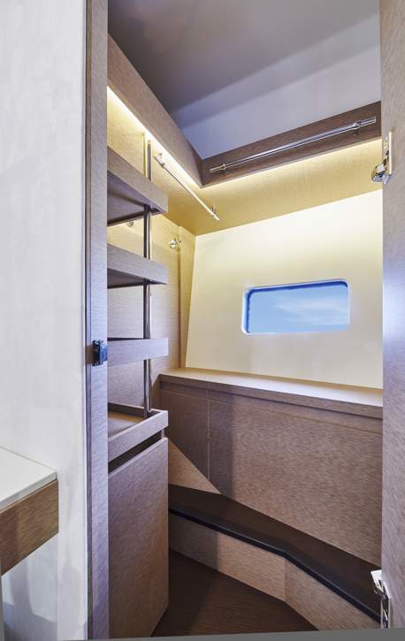 Prestige 590 Flybridge Interior - 34.JPG