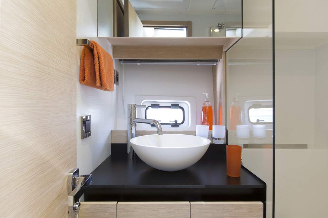 Prestige 420 Fly Interior - 32.JPG