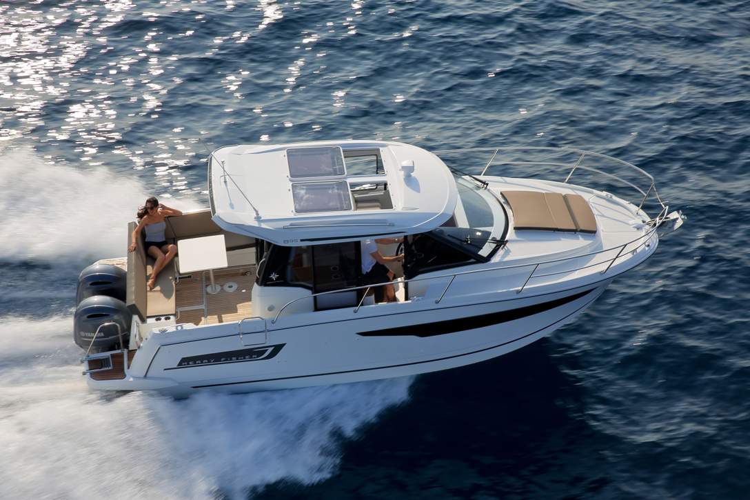 Jeanneau Merry Fisher 895 HB Exterior - 15.JPG