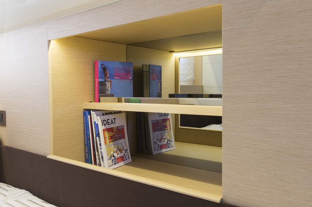 Prestige 420 Fly Interior - 37.JPG