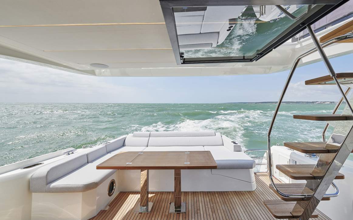 Prestige 590 Flybridge Exterior - 22.JPG