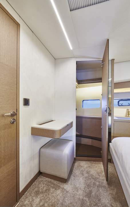 Prestige 590 Flybridge Interior - 39.JPG