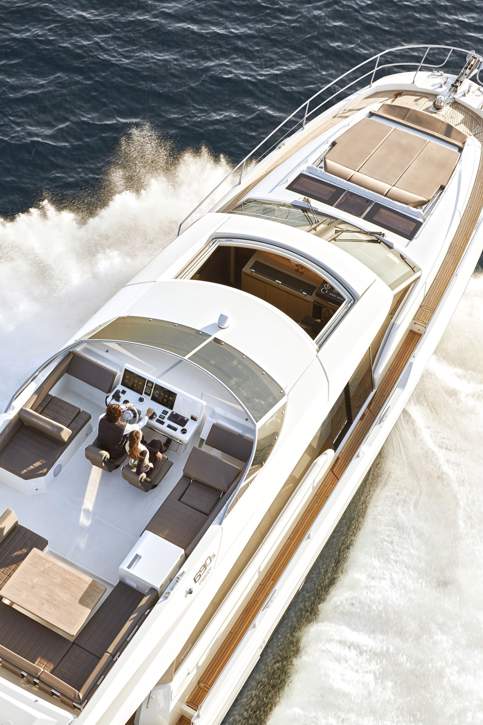 Prestige 690 S Exterior - 2.JPG