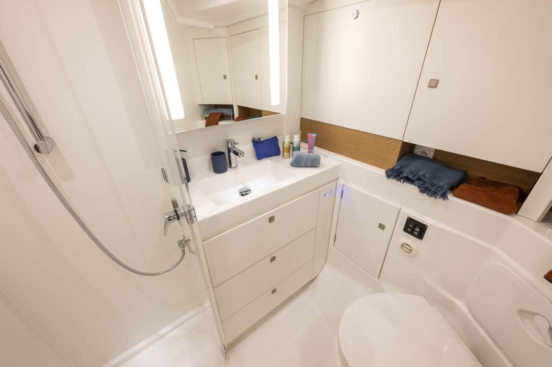 SUN ODYSSEY 455 INTERIOR (2)