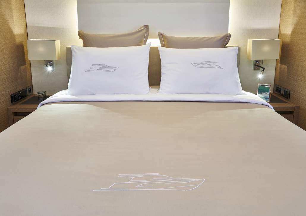 Prestige 590 Flybridge Interior - 6.JPG