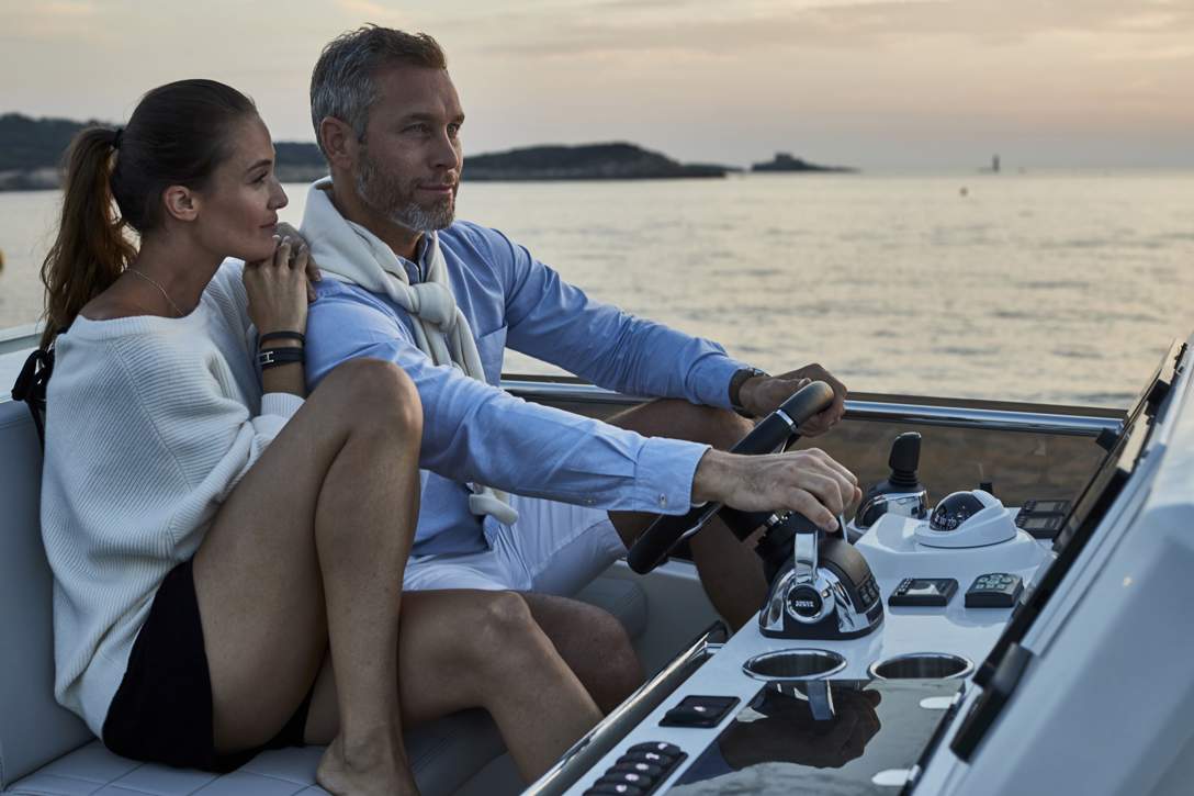 Prestige 520 Flybridge Exterior - 15.JPG