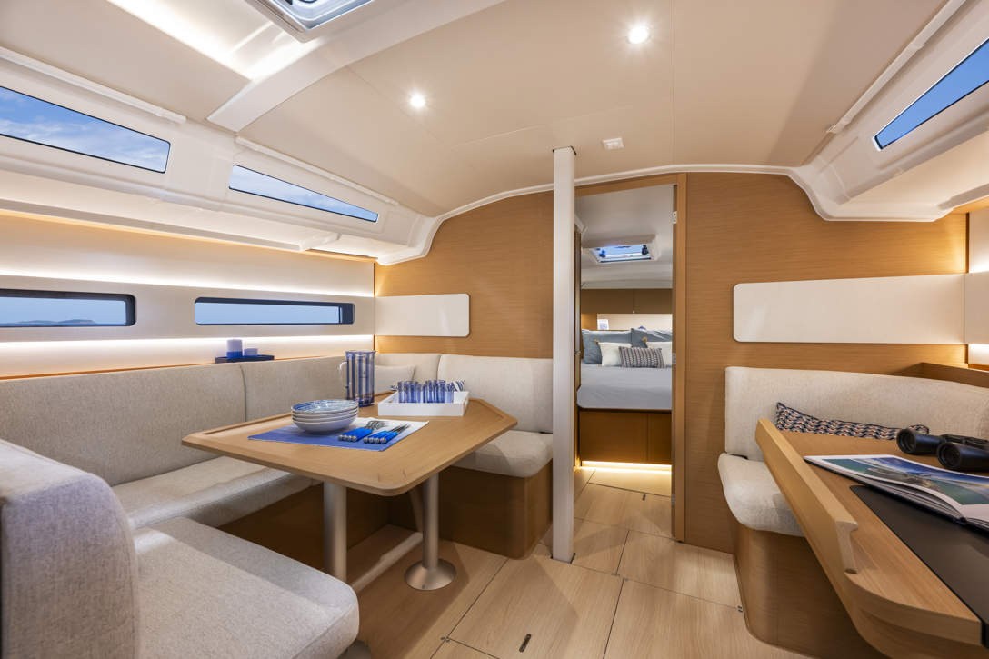 SUN ODYSSEY 415 INTERIOR