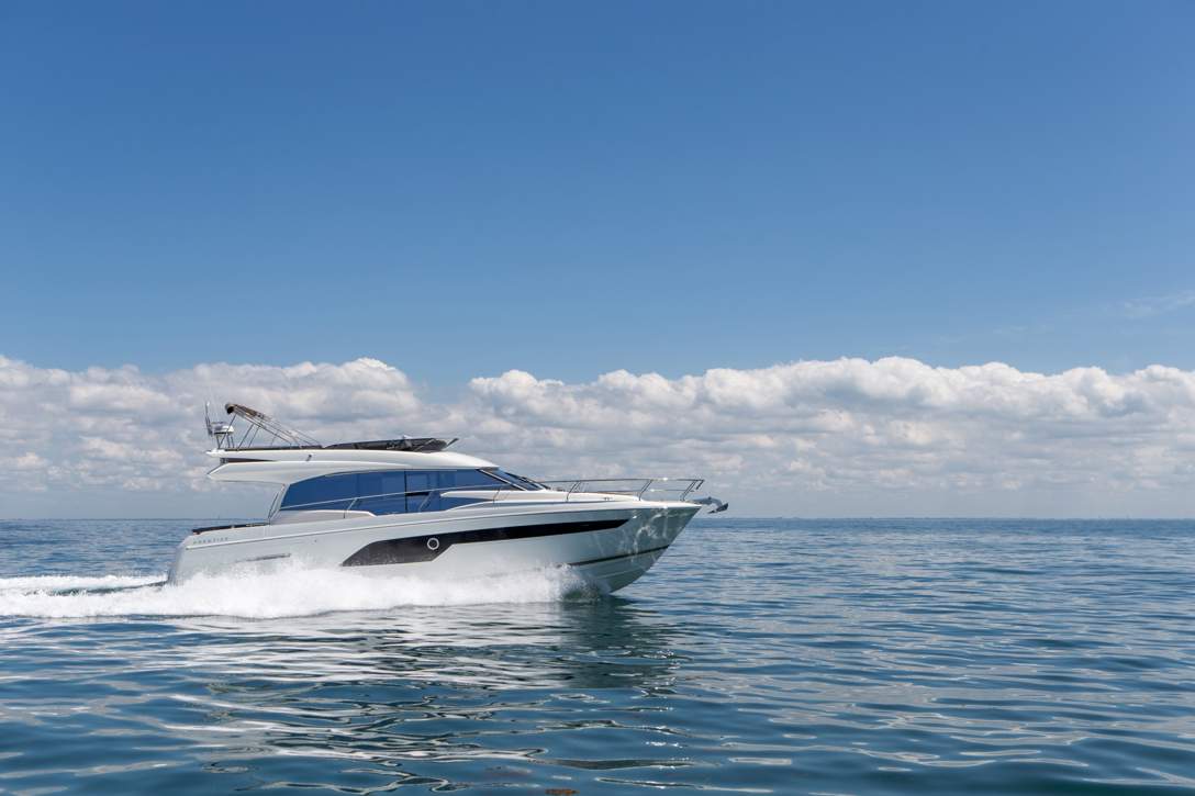 Prestige 520 Flybridge Exterior - 47.JPG