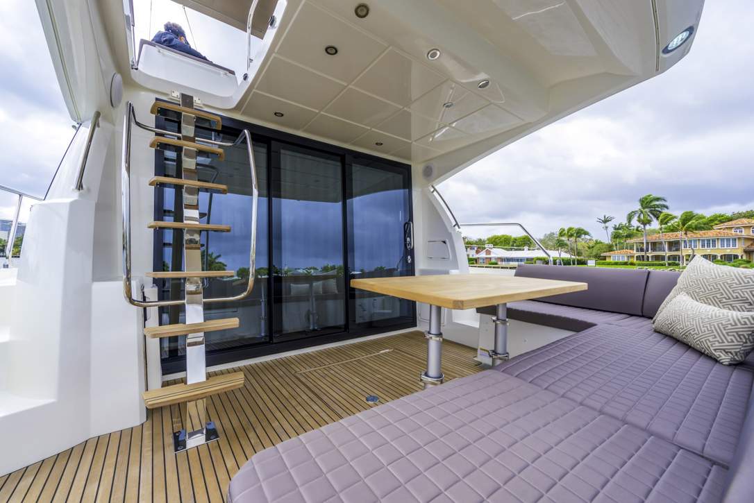 Prestige 460 Flybridge Interior - 28.JPG