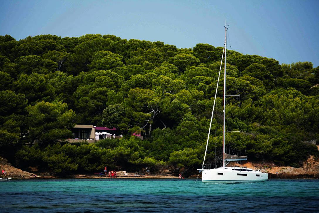 Jeanneau Sun Odyssey 410 Exterior - 11.JPG