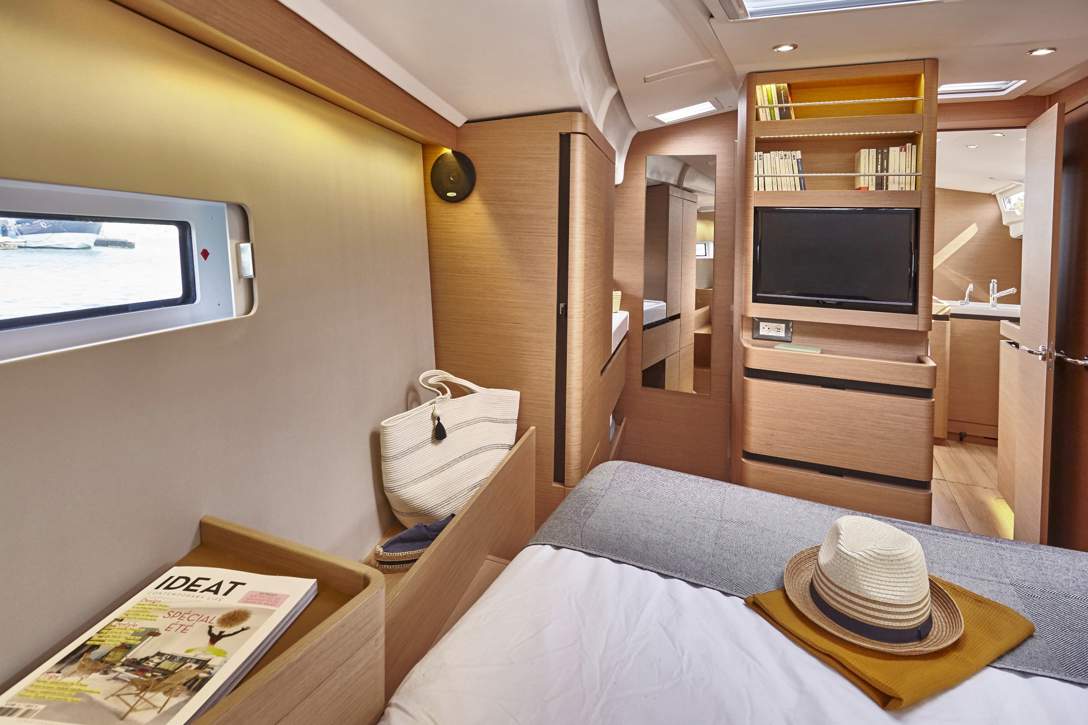 Jeanneau Sun Odyssey 490 Interior - 7.JPG