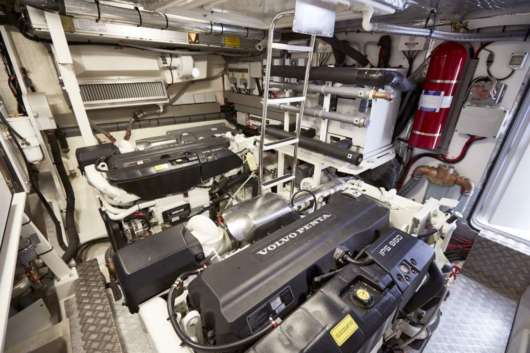 Prestige 630 Flybridge Interior - 24.JPG