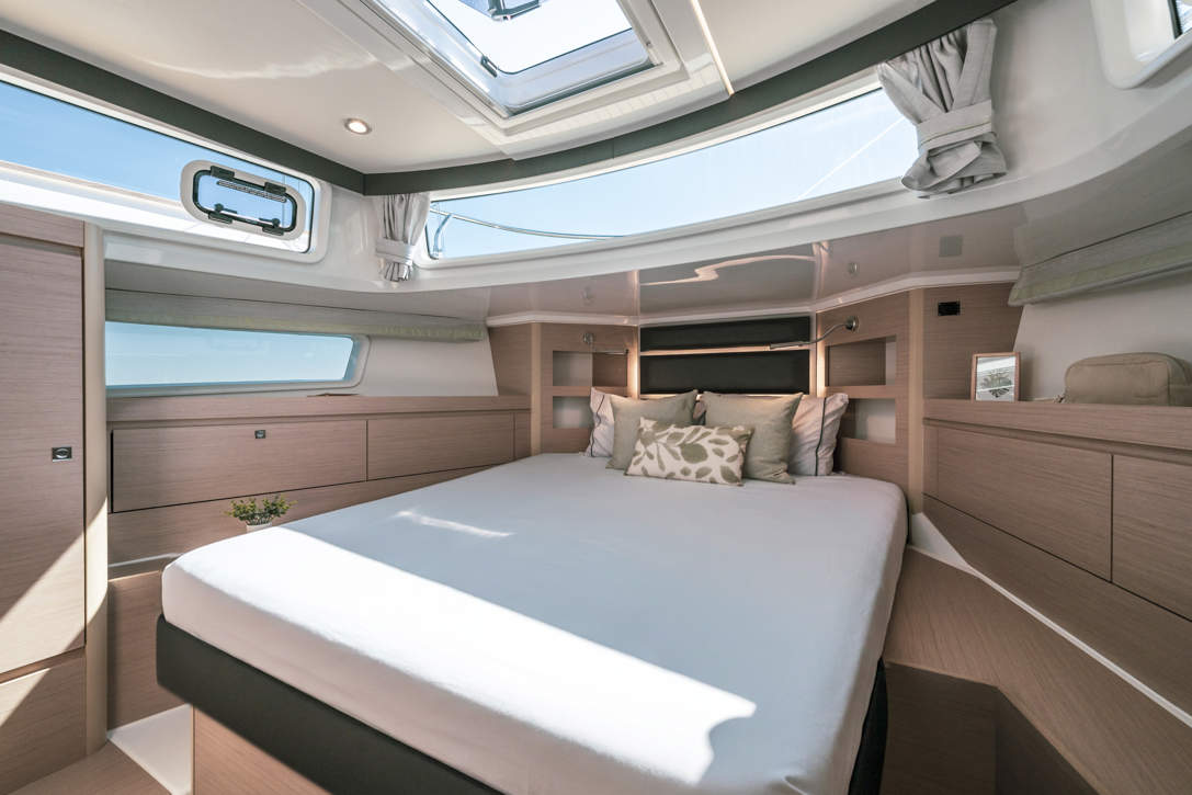 DELPHIA 12 SEDAN IMAGE INTERIOR PIRIAC (39)
