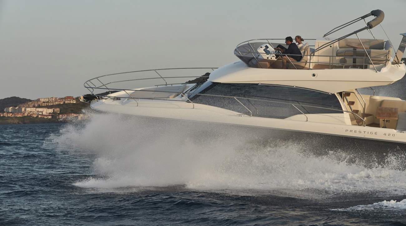 Prestige 420 Fly Exterior - 24.JPG