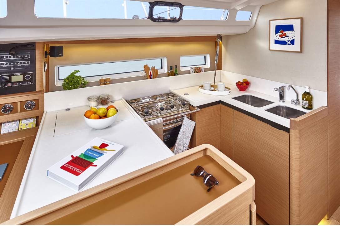 Jeanneau Sun Odyssey 440 Interior - 13.JPG