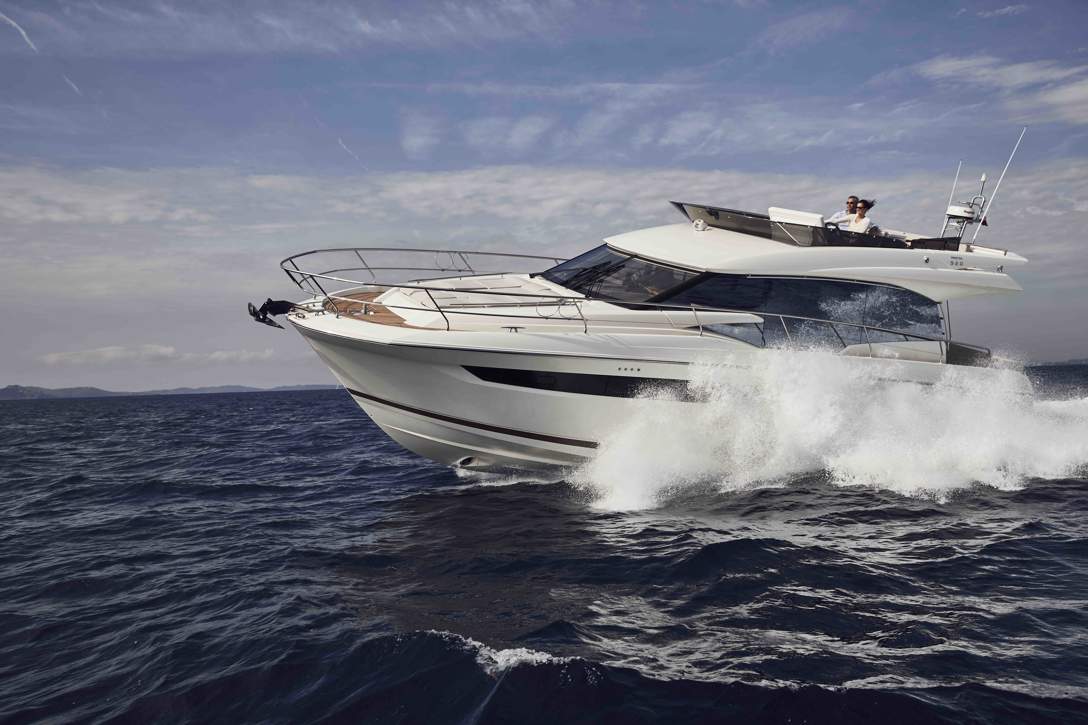 Prestige 520 Flybridge Exterior - 20.JPG