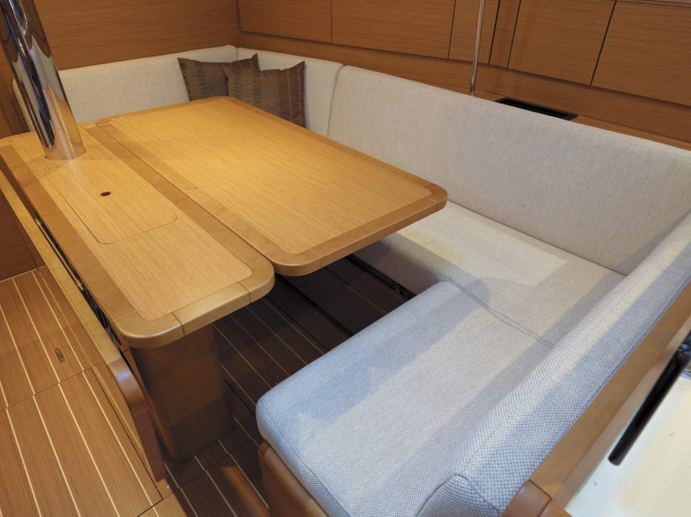 Jeanneau Sun Odyssey 389 Interior - 10.jpg