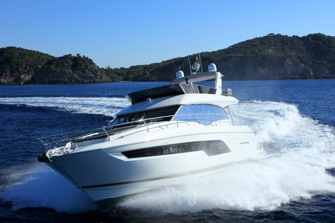 Prestige 630 Flybridge Exterior - 12.JPG