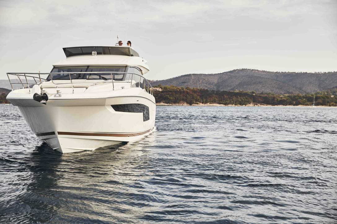 Prestige 520 Flybridge Exterior - 25.JPG