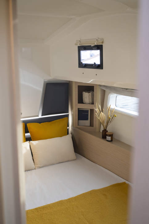 DELPHIA 12 SEDAN IMAGE INTERIOR AIGUESMORTES 9