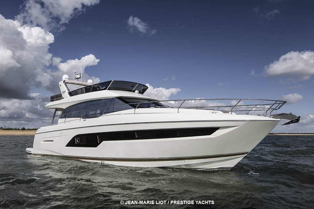 Prestige 630 Flybridge Exterior - 5.jpg
