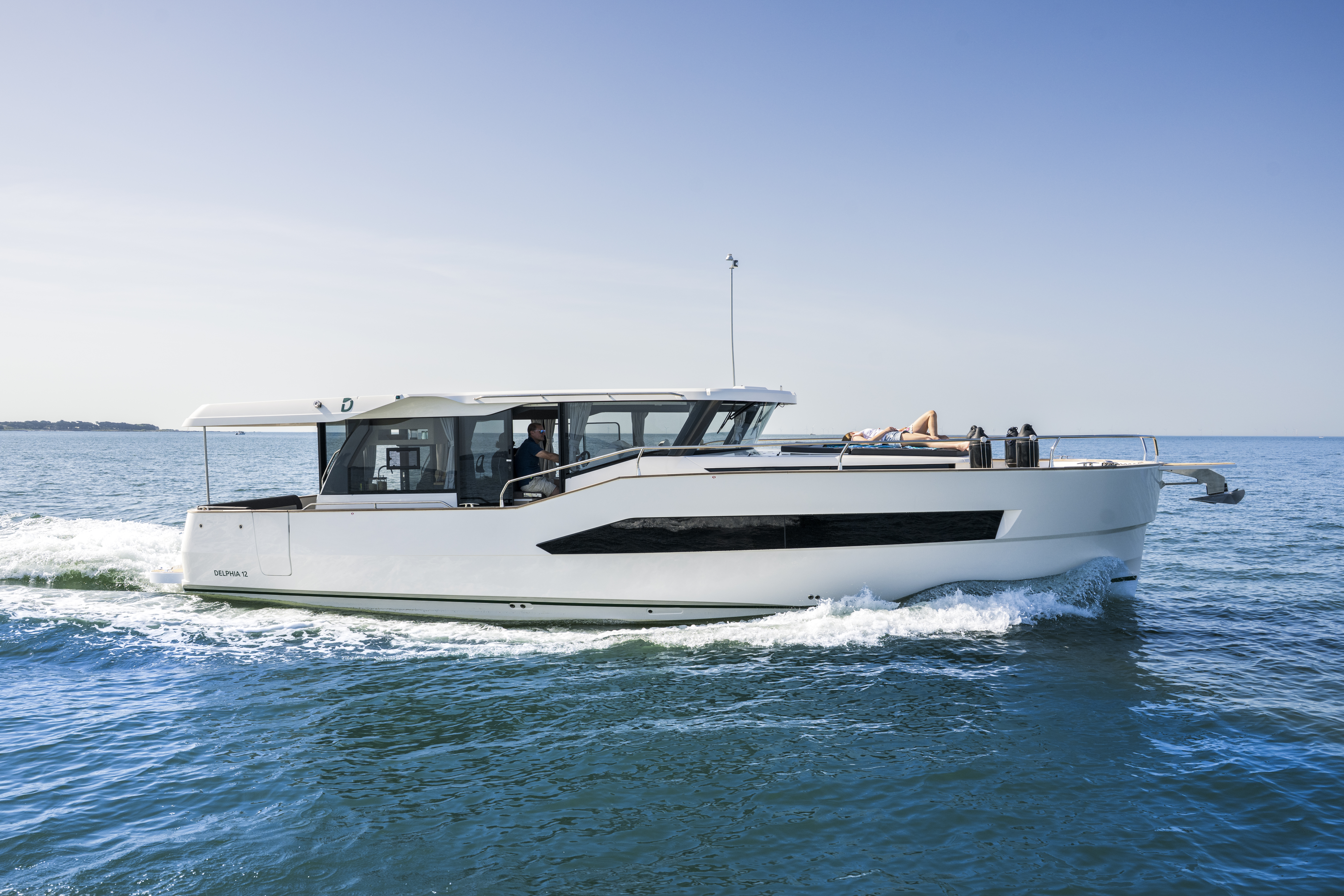DELPHIA 12 SEDAN IMAGE EXTERIOR PIRIAC (48)
