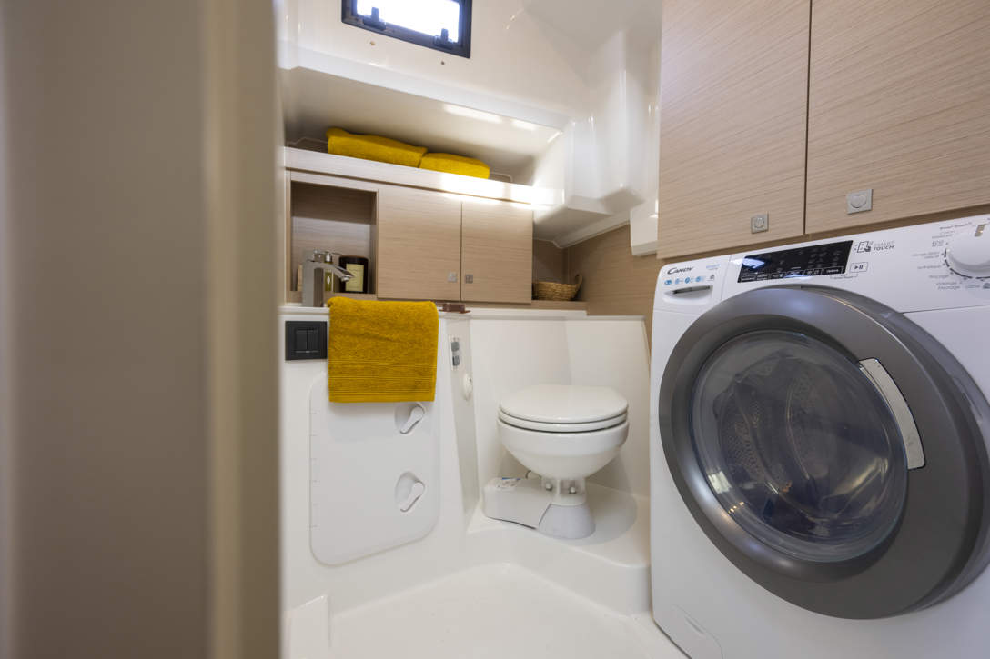 DELPHIA 12 SEDAN IMAGE INTERIOR AIGUESMORTES 12